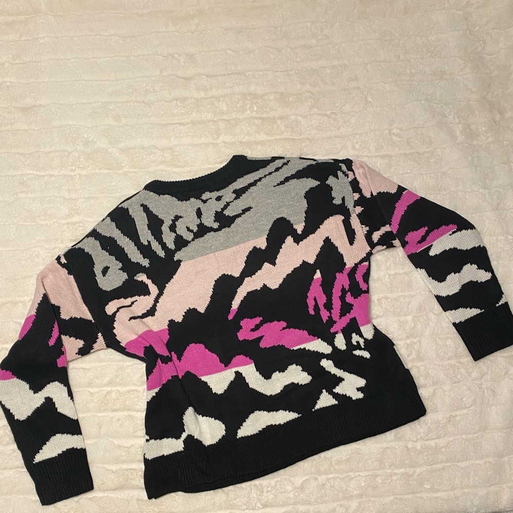 Camo Pattern Sweater - Picture 4 of 5